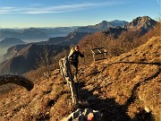 65 Vista dal Monte Tesoro verso Resegone e Grigne nella luce dell'imminente tramonto